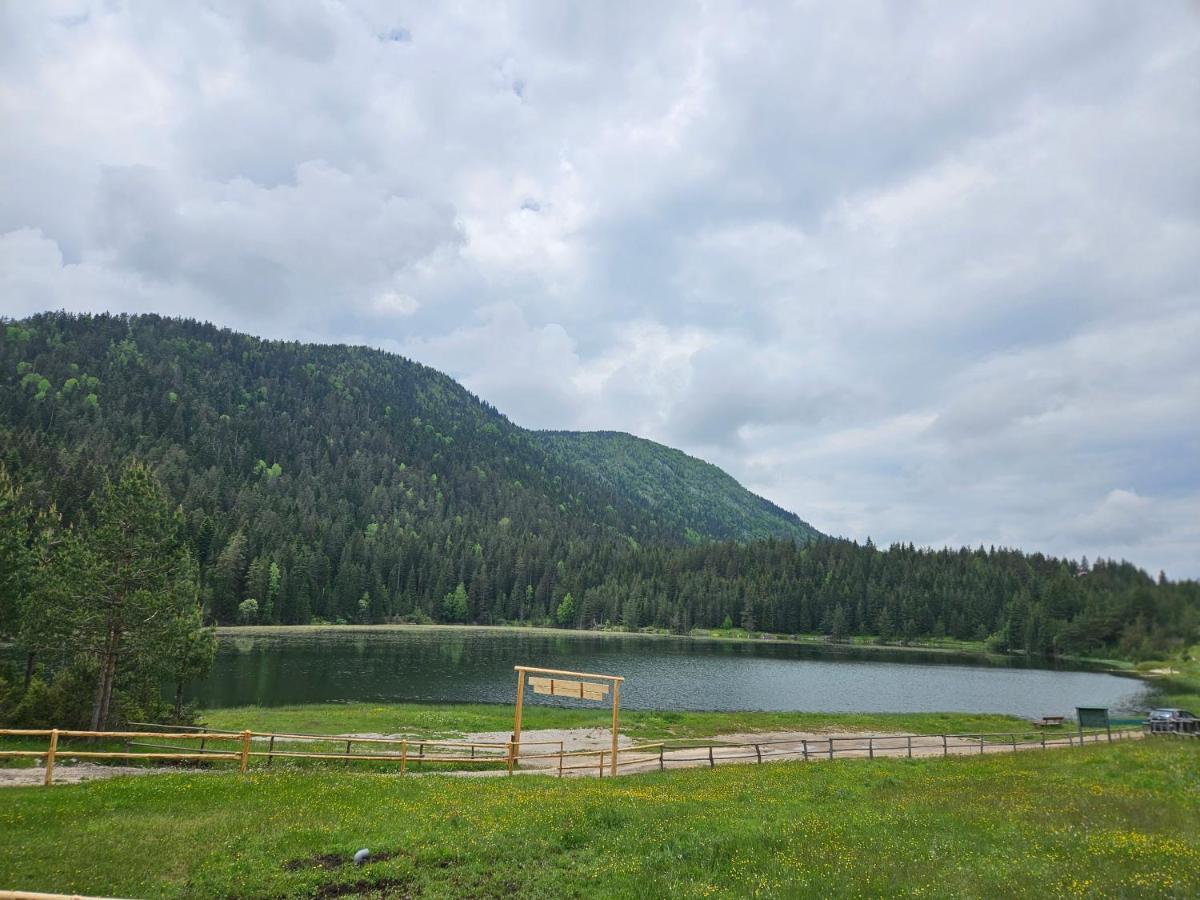 Apartmani Jezero Жабляк Екстер'єр фото